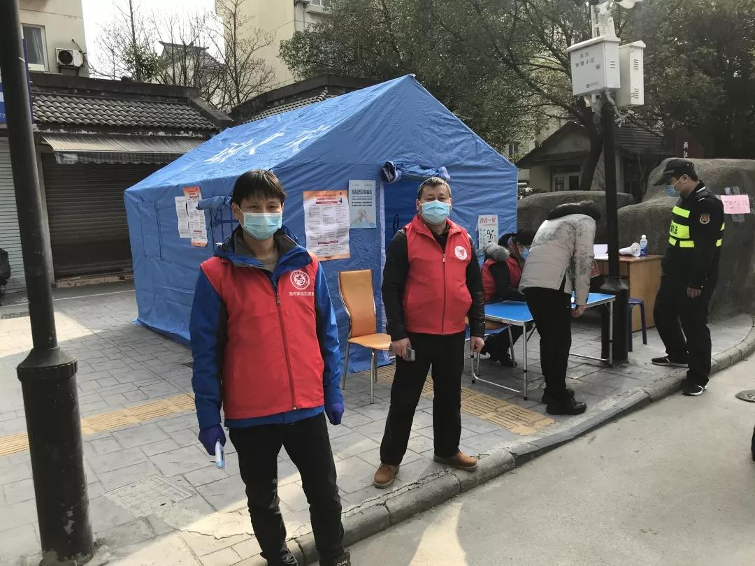 奮戰(zhàn)抗“疫”筑防線，城建集團志愿者在行動